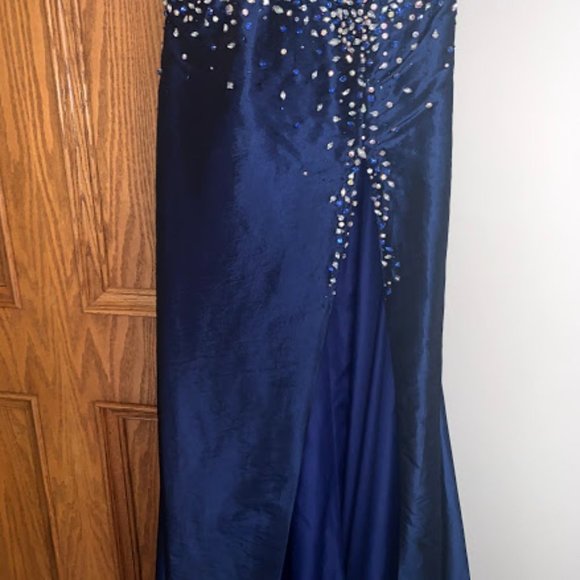 Tony Bowls Collection  Gown- Swarovski Crystal - Picture 9 of 11